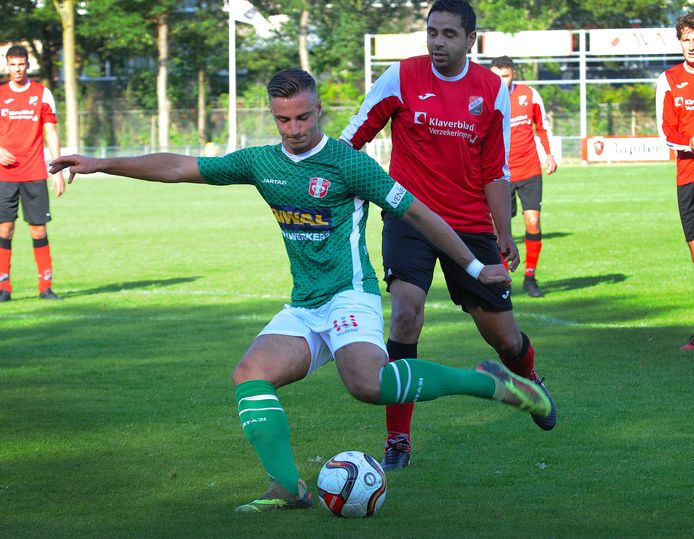 Siebe Schets in zijn tijd bij FC Dordrecht in actie in een oefenwedstrijd tegen amateurclub RCS.