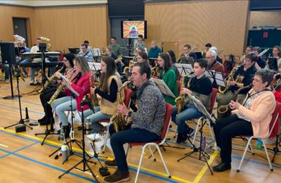 Gastels Fanfare gaat met Grease voor ‘echte klapper’ met stoere knullen, dolle meiden en oude auto’s