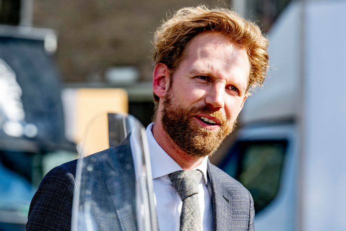 Onderwijsminister Wiersma denkt niet gelijk aan extra maatregelen, maar staat open voor een gesprek.