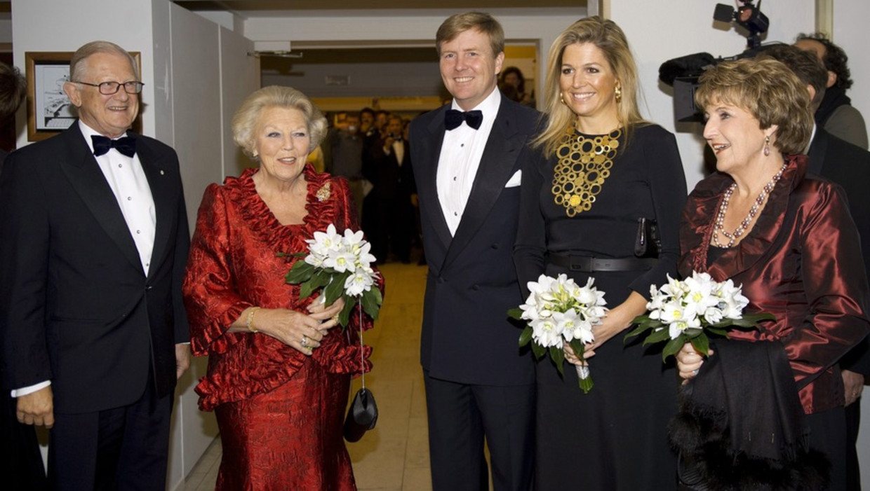 Pieter van Vollenhoven, Koningin Beatrix, prins Willem-Alexander, prinses Máxima en prinses Margriet bij de voorstelling VIER40 van Introdans, vorige week. Beeld epa