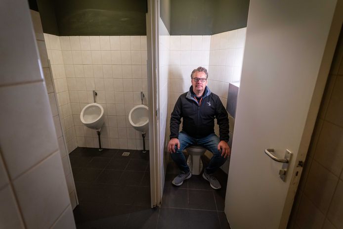 Pretentieloos Informeer Morse code Ondernemers Lingewaard zetten wc-deur open: 'Mooi meegenomen als gebruiker  toilet na bezoek blijft hangen' | Lingewaard | gelderlander.nl