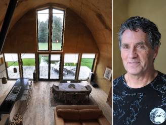 “In mijn huis van stro hoef ik amper te verwarmen”: Matthias (67) bouwde zelf een energiezuinige woning