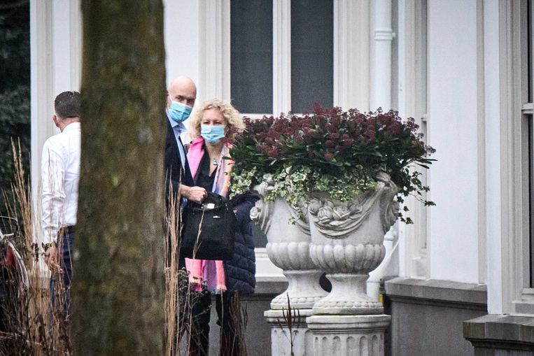 Coronaminister Ernst Kuipers bij aankomst bij het Catshuisoverleg. Beeld ANP