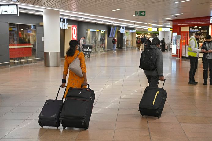 Reizigers in de luchthaven Brussels Airport