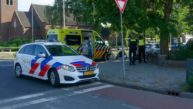 Fietser gewond na aanrijding op vernieuwde kruising in Enschede