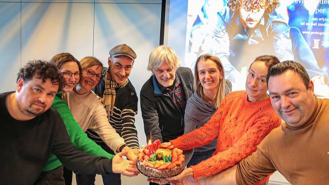 Lut is al 20 jaar vrijwilliger bij straattheaterfestival De Gevleugelde Stad: “Het is een deel van mijn leven” 