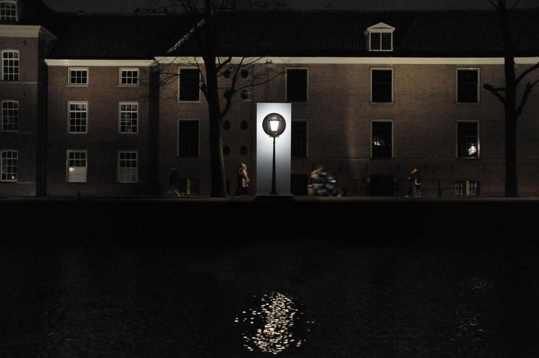 Ook de bestaande straatlantaarn krijgt een podium Beeld -