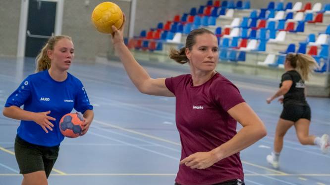 Hernieuwd avontuur handbalsters HC Zeeland mét steunpilaar Marieke Riemens