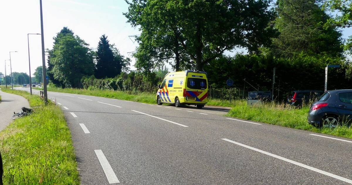Fietsster gewond na aanrijding met automobilist in Enschede.