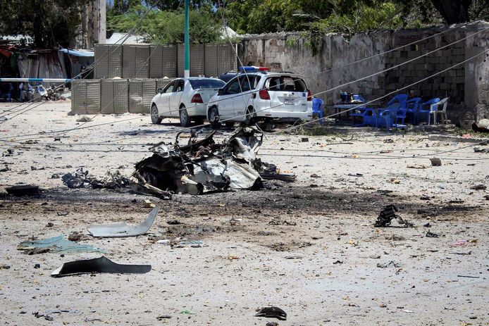 Een autobom ontplofte bij het ministerie van Arbeid in de Somalische hoofdstad Mogadishu.