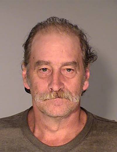 Man woont ruim jaar samen met lijken van moeder en tweelingbroer