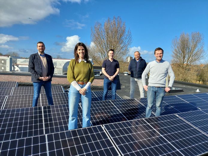 Schepenen Silke Beirens, Maxim Donck, Björn Anseeuw en Bart Duflou van het Energiehuis