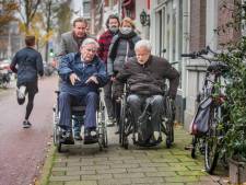 Hoe is het om gehandicapt te zijn? Burgemeester Van Zanen zit verwonderd in een rolstoel