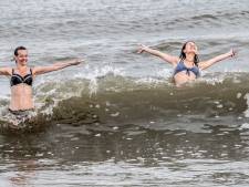Veel mensen zweren bij een ochtendduik in de zee: ‘Of ik er zin in heb? Allesbehalve, maar ik ga’