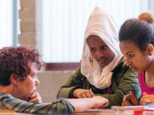 In de praktijk de Nederlandse taal leren: ‘Missen veel cursisten bij inburgering’