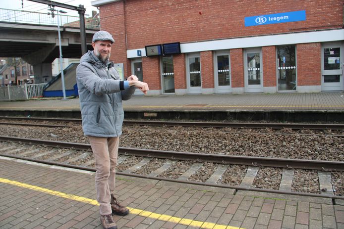 Giovanni Seynhaeve houdt dit jaar elke minuut vertraging bij van de treinen die hij naar zijn werk in Brussel neemt.