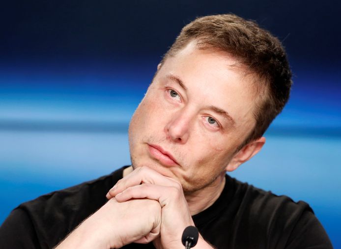 Elon Musk schoffeerde gisteravond een paar analisten door hun vragen 'saai' en 'niet cool' te noemen.