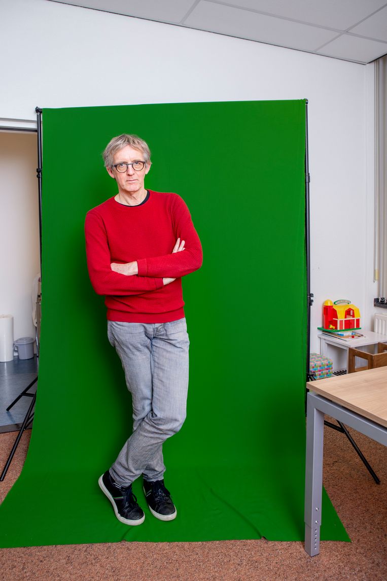 Sjoerd Zwart, Kampen: ‘Ik heb een patiënt die sinds het uitbreken van de pandemie in een waanideewereld leeft. Hij vroeg me: Kent u ook die, eh, die dat virus heeft uitgevonden, Bill ...., hoe heet-ie nou verder? Bill Gates bedoelt u? vroeg ik. Ja die ja, o, dus u kent hem ook al?’ Beeld Pauline Niks