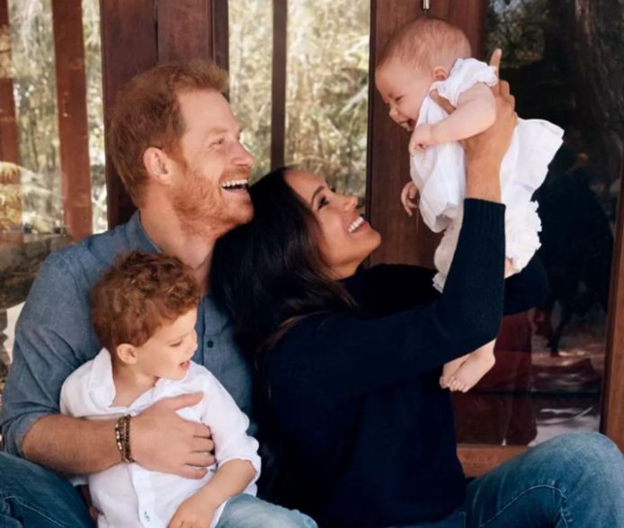 Harry, Meghan, Archie en Lilibet.