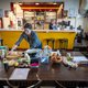 Weg met de potjes! De geur van verse appelmoes maakt de bewoners van het verzorgingshuis gelukkig