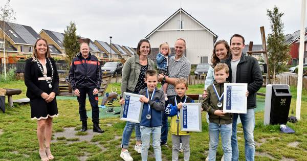 Jonge helden voorkomen grote brand en krijgen lintje .