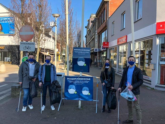  Vlaams Belang Jongeren  ruimen rondslingerende mondmaskers 