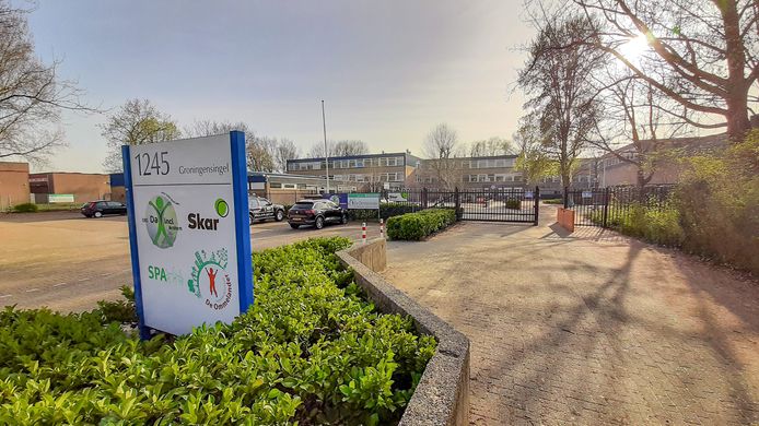 Het voormalige pand van het Lorentz Lyceum aan de Groningensingel in Arnhem-Zuid, Behalve de leerlingen van De Ommelander krijgen daar vanaf 4 april ook Oekraïnse kinderen les.