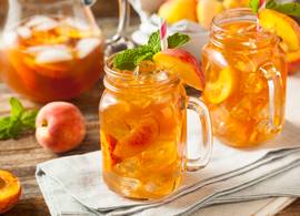 Heerlijk zomers cocktailrecept: ijskoude citroenthee met sangria