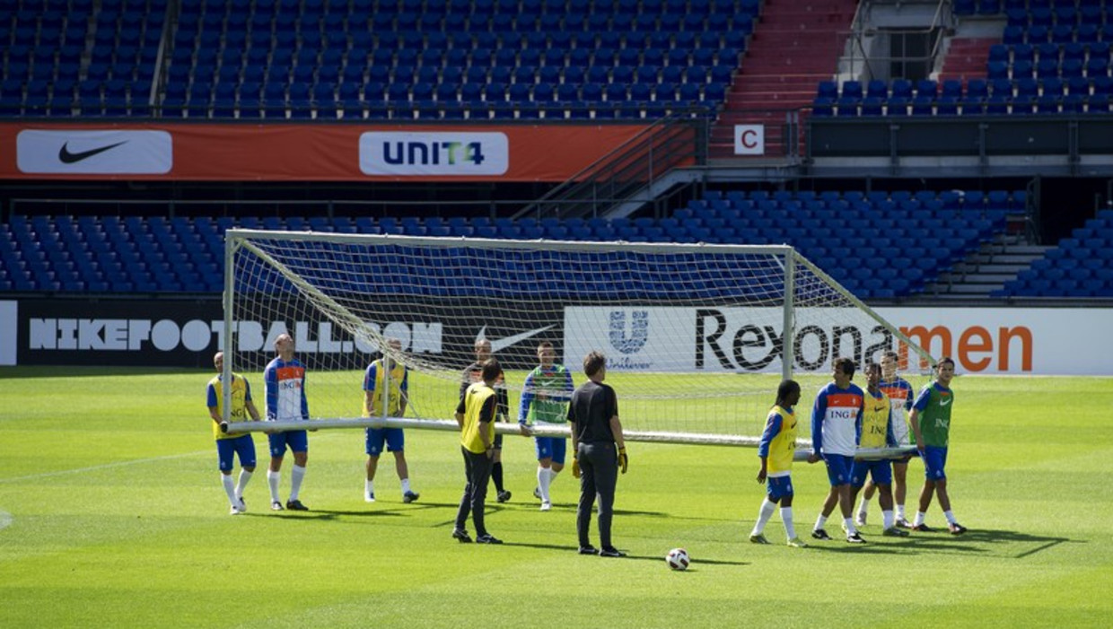 Oranje In Half Gevulde Kuip Het Parool