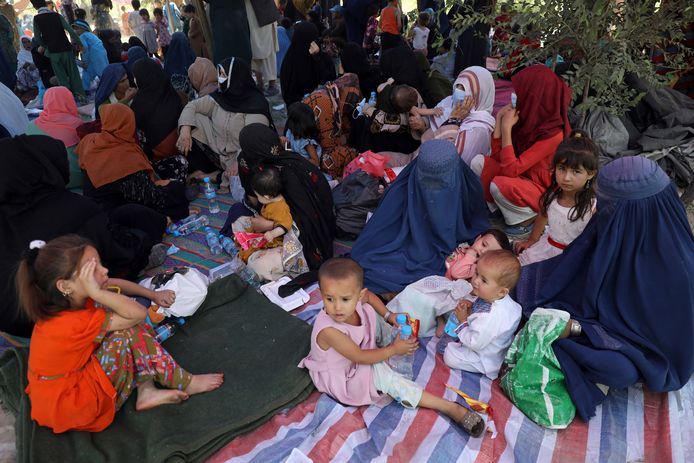 Afghaanse families zijn hun huis ontvlucht vanwege de gevechten tussen de Taliban en Afghaanse troepen. Zij nemen hun toevlucht tot een park in de hoofdstad Kaboel.