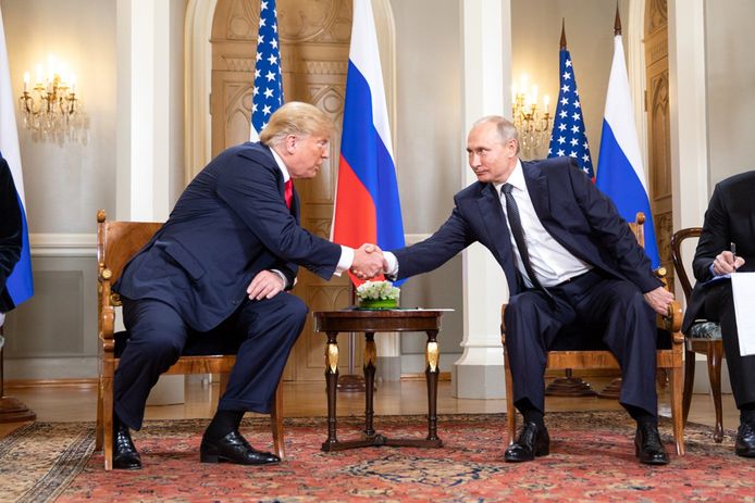 Trump en Poetin ontmoetten elkaar voor het eerst in Helsinki.