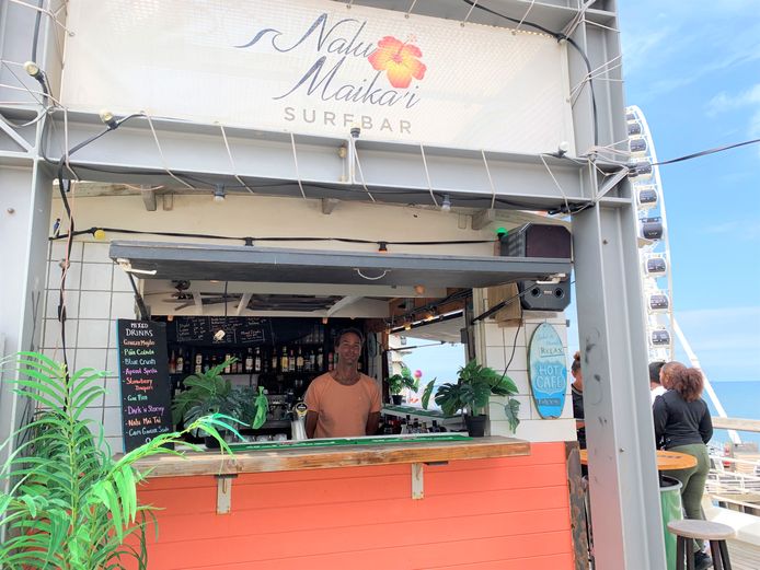 Maica in zijn bar.