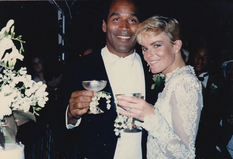 Het huwelijk van O.J. Simpson en Nicole Brown in 1985. Beeld Idfa