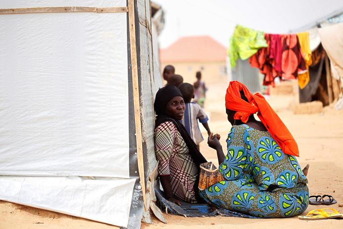 Vrouwen in een kamp voor binnenlandse ontheemden in Nigeria.