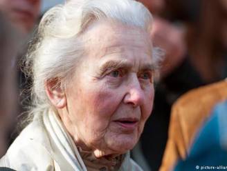 'Nazi-oma' krijgt twee jaar cel voor ontkenning Holocaust