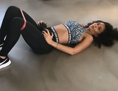 Fajah toont hoe ze bilspieren traint en Nicolette bezorgt kinderen jeugdtrauma