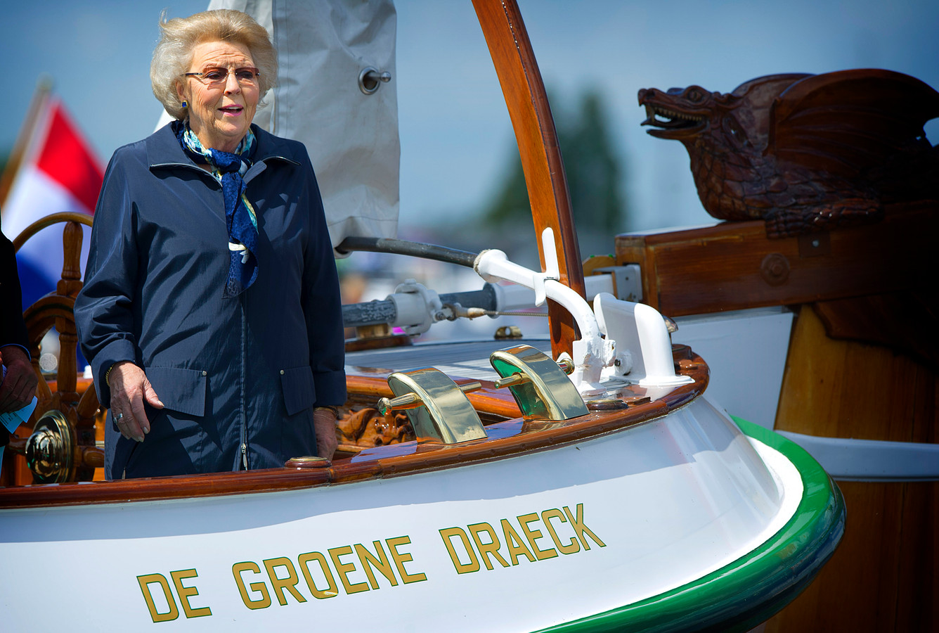 Prinses Beatrix aan boord van De Groene Draeck.