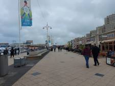 In de zomer struikel je vaak over zonaanbidders, nu zijn er meer meeuwen in de lucht dan mensen op de boulevard 