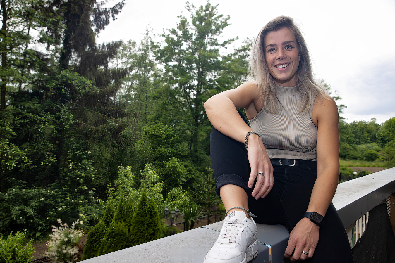 Maaike trekt met haar woordgrappen miljoenen