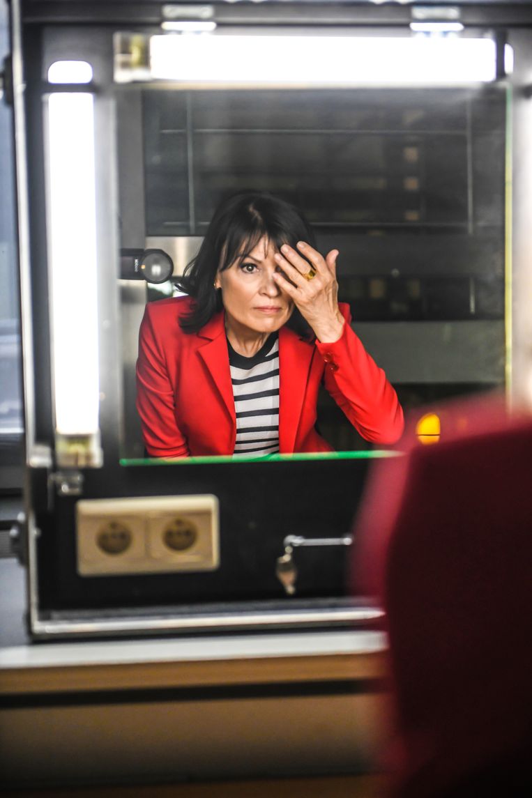 ‘Stel dat ik een nieuwe relatie begin... Je hebt niet meer het lichaam van een dertigjarige, hè. En iemand toelaten in die intimiteit is niet vanzelfsprekend.’ Beeld Koen Bauters Humo 2021