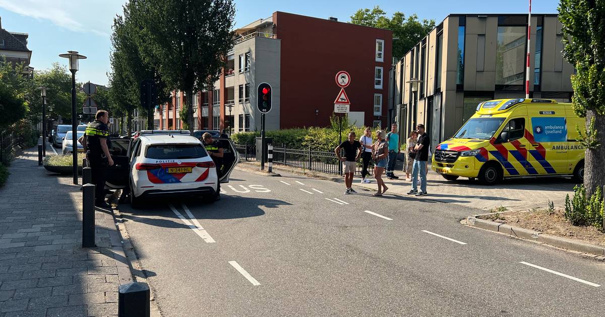 Man aangehouden in Deventer die doorrijdt na ongeval, maar weer terugkeert.