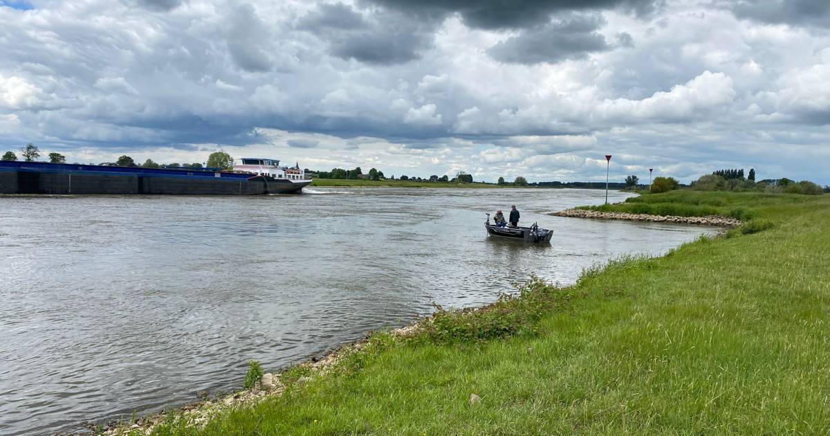 Visser Johan vindt lijk in de IJssel bij Wijhe: ‘Het is naar, maar wel je plicht om te helpen’
