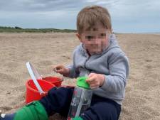 Elle bat son beau-fils de 3 ans à mort et le filme inconscient: une Britannique écope de 15 ans de prison
