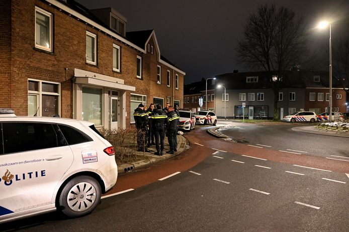 De politie is in Tilburg hard op zoek naar een meisje dat in een busje is gestapt.