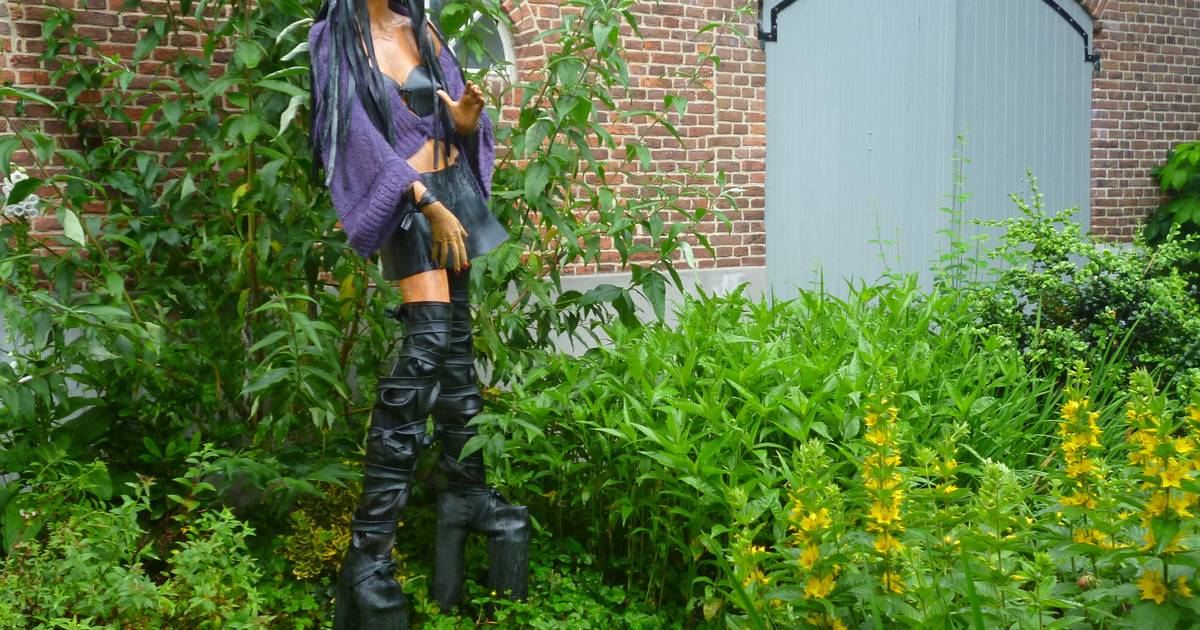 'Enge vrouw' in pastorietuin Macharen