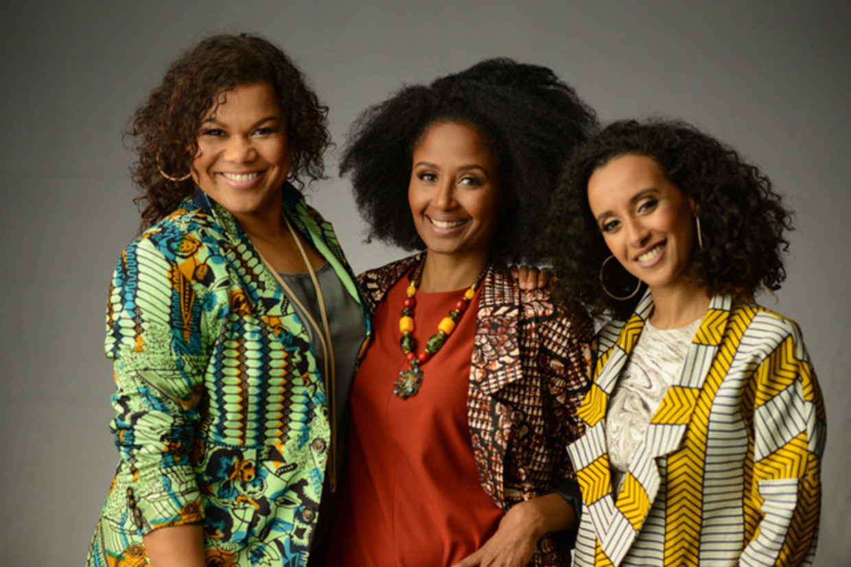 Anousha Nzume, Ebissé Rouw en Mariam el Maslouhi maken de podcast 'Dipsaus'.