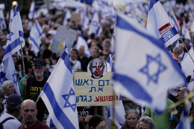 Des milliers d’Israéliens dans la rue pour “chasser” Netanyahu du pouvoir