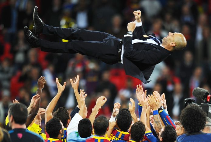 Guardiola is de gevierde man bij Barça na de zege op Manchester United.