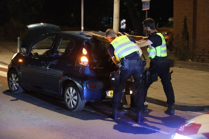 Agenten van Team Verkeer zagen in de nacht van vrijdag op zaterdag een automobilist met verdacht rijgedrag.