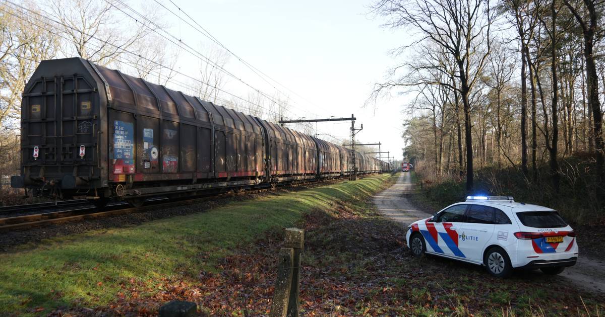 Aanrijding op het spoor bij Holten, treinverkeer nog tot in de middag gestremd.